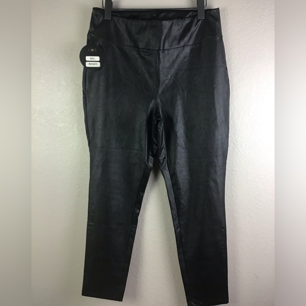 151 Women’s Size Large Black Faux Leather Tapered Leg Pants Barrel Style